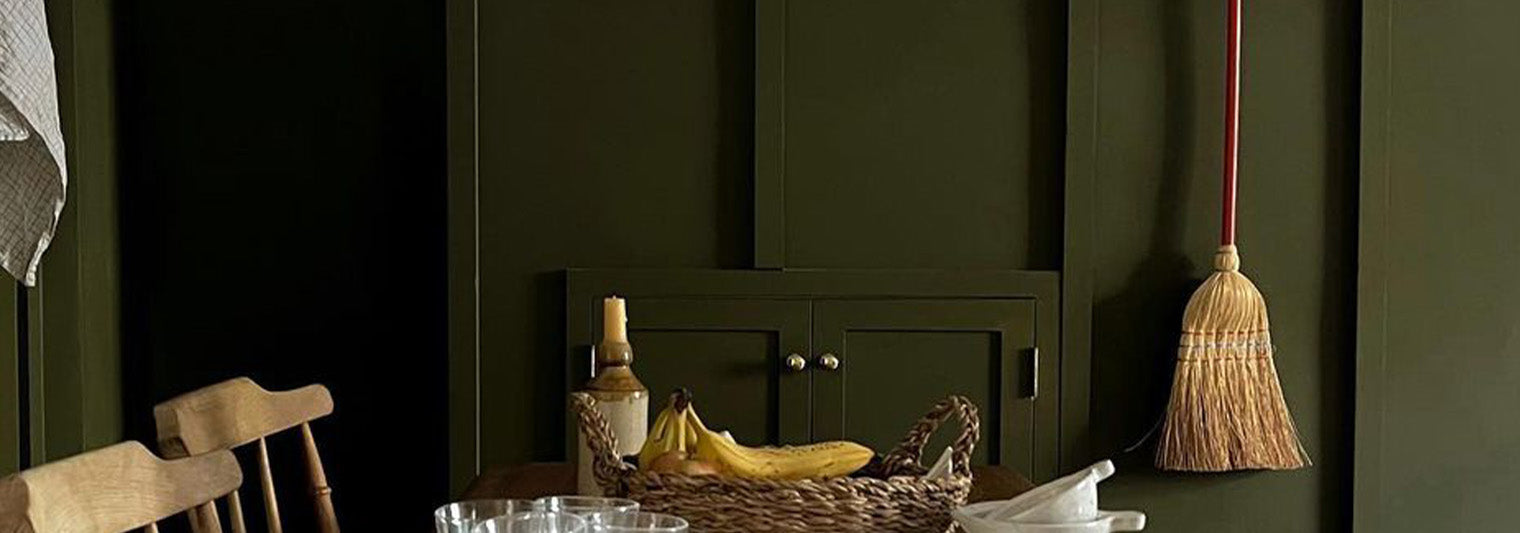 Dining room in Lick Green 05
