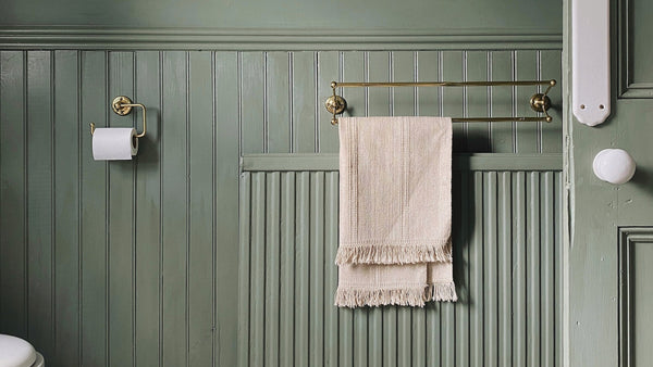 Bathroom painted in Lick Green 02 in the home of @sandradieckmann